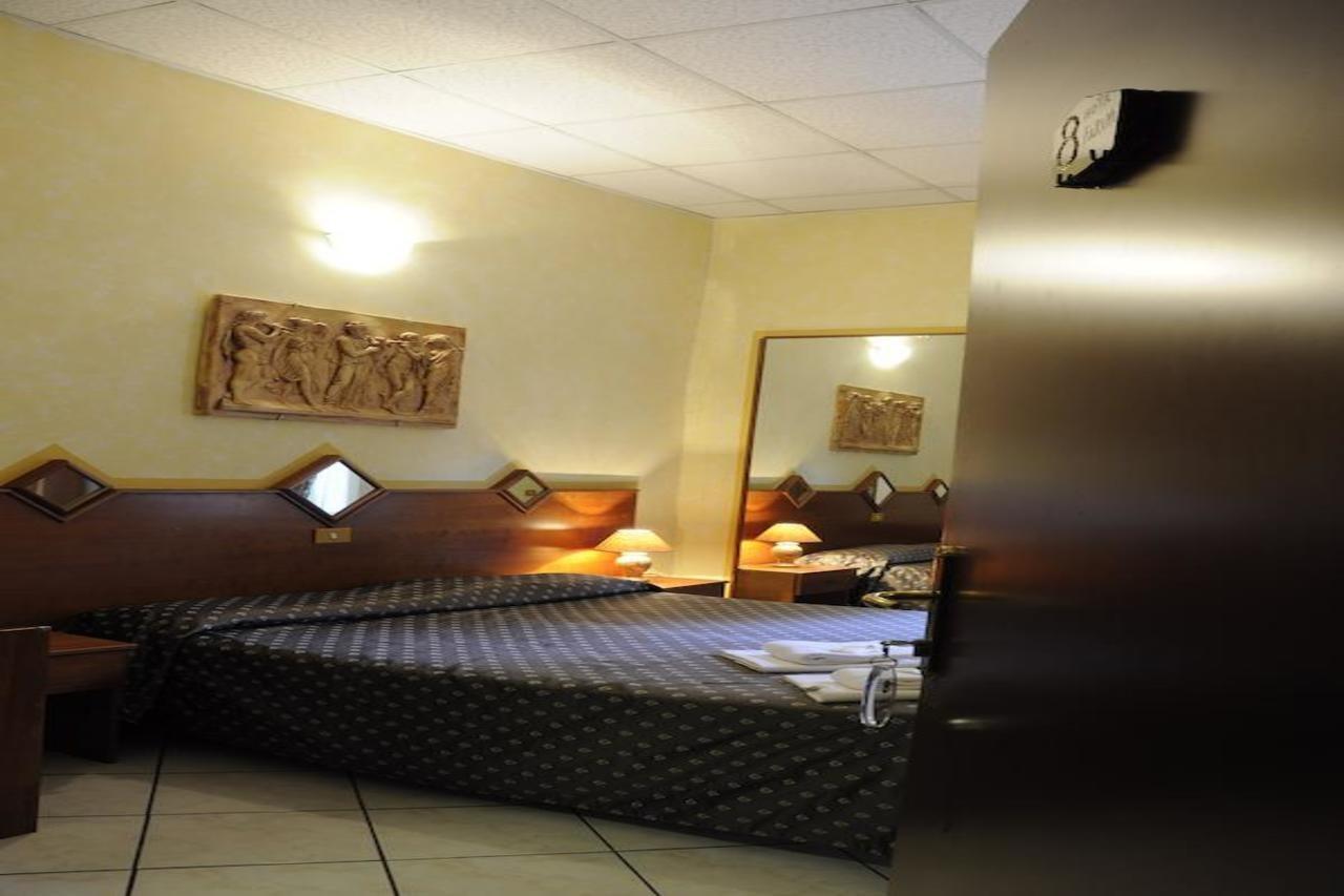 רומא Hotel Farini מראה חיצוני תמונה