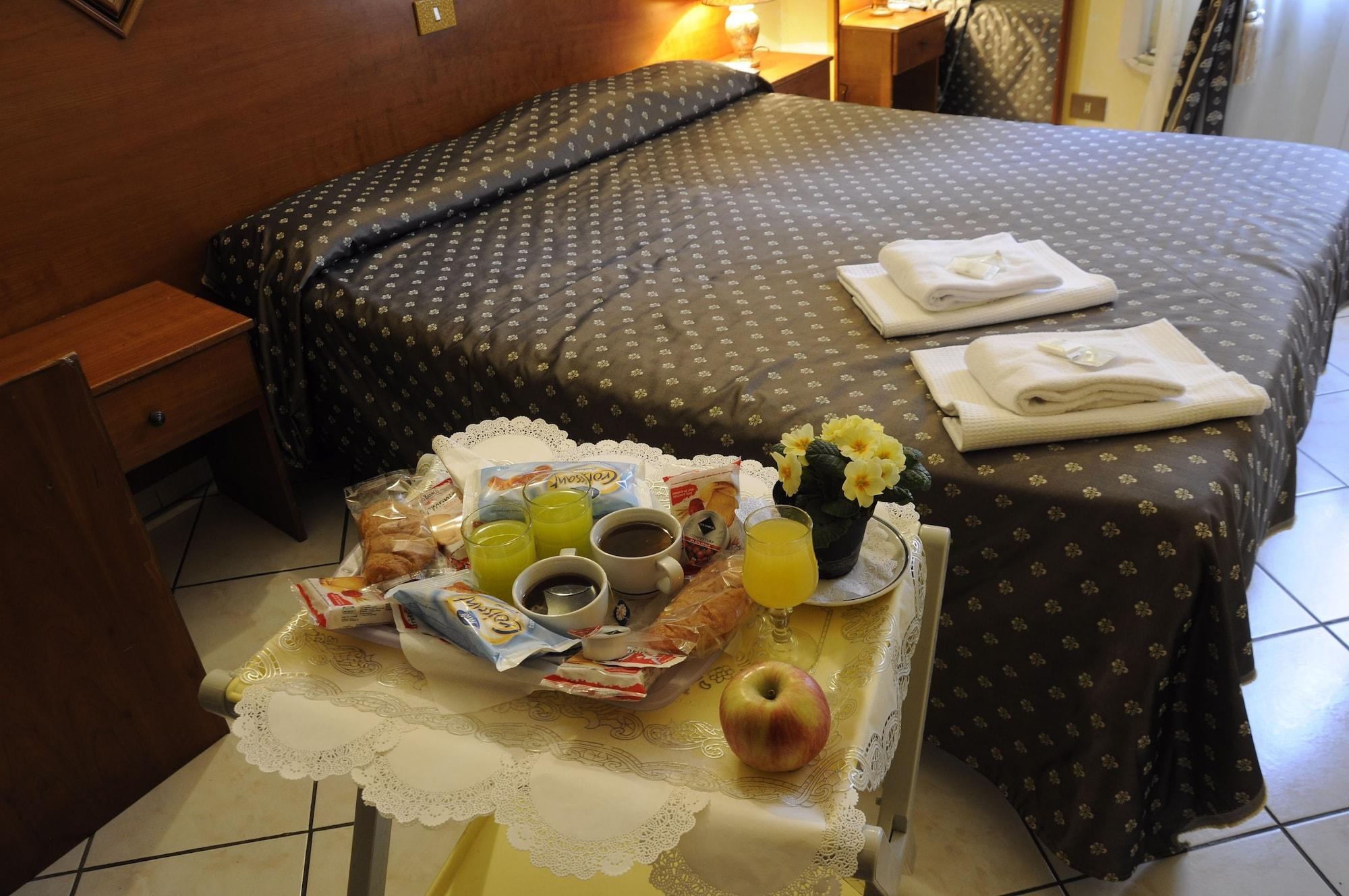 רומא Hotel Farini מראה חיצוני תמונה