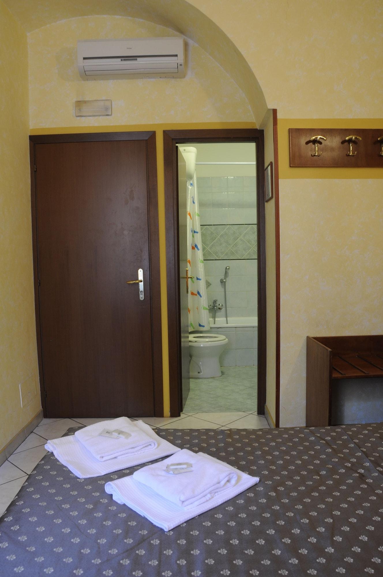 רומא Hotel Farini מראה חיצוני תמונה