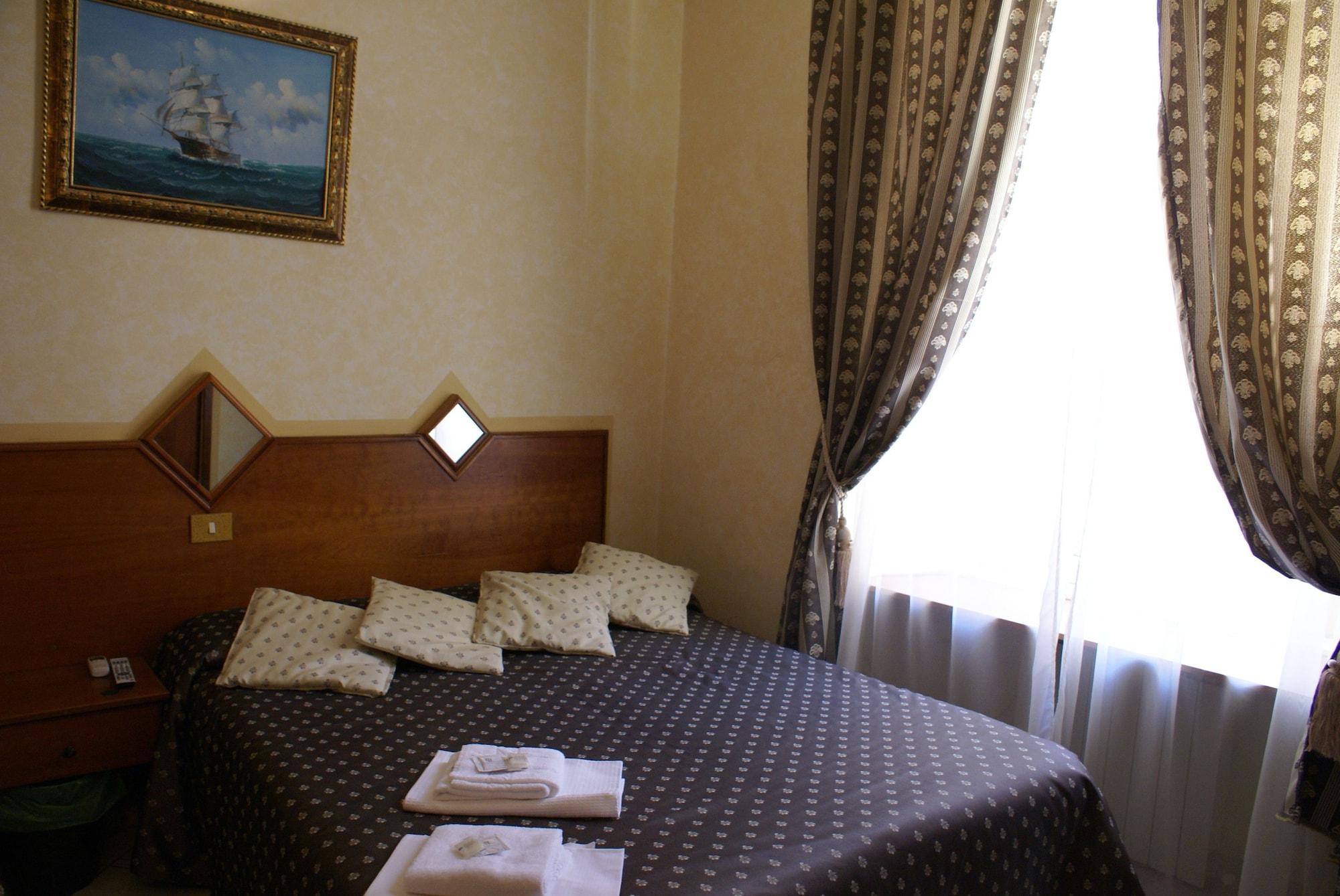רומא Hotel Farini מראה חיצוני תמונה