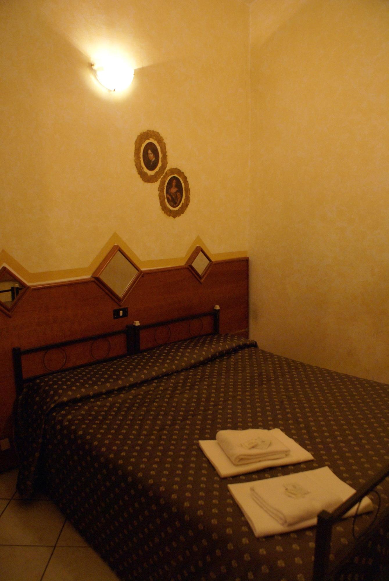 רומא Hotel Farini מראה חיצוני תמונה