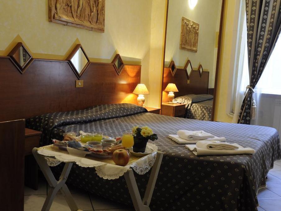 רומא Hotel Farini מראה חיצוני תמונה
