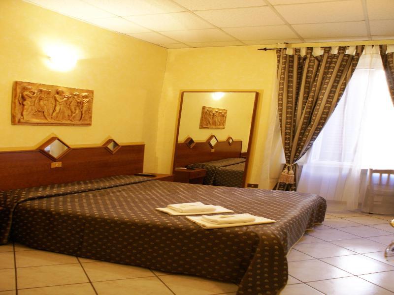 רומא Hotel Farini מראה חיצוני תמונה