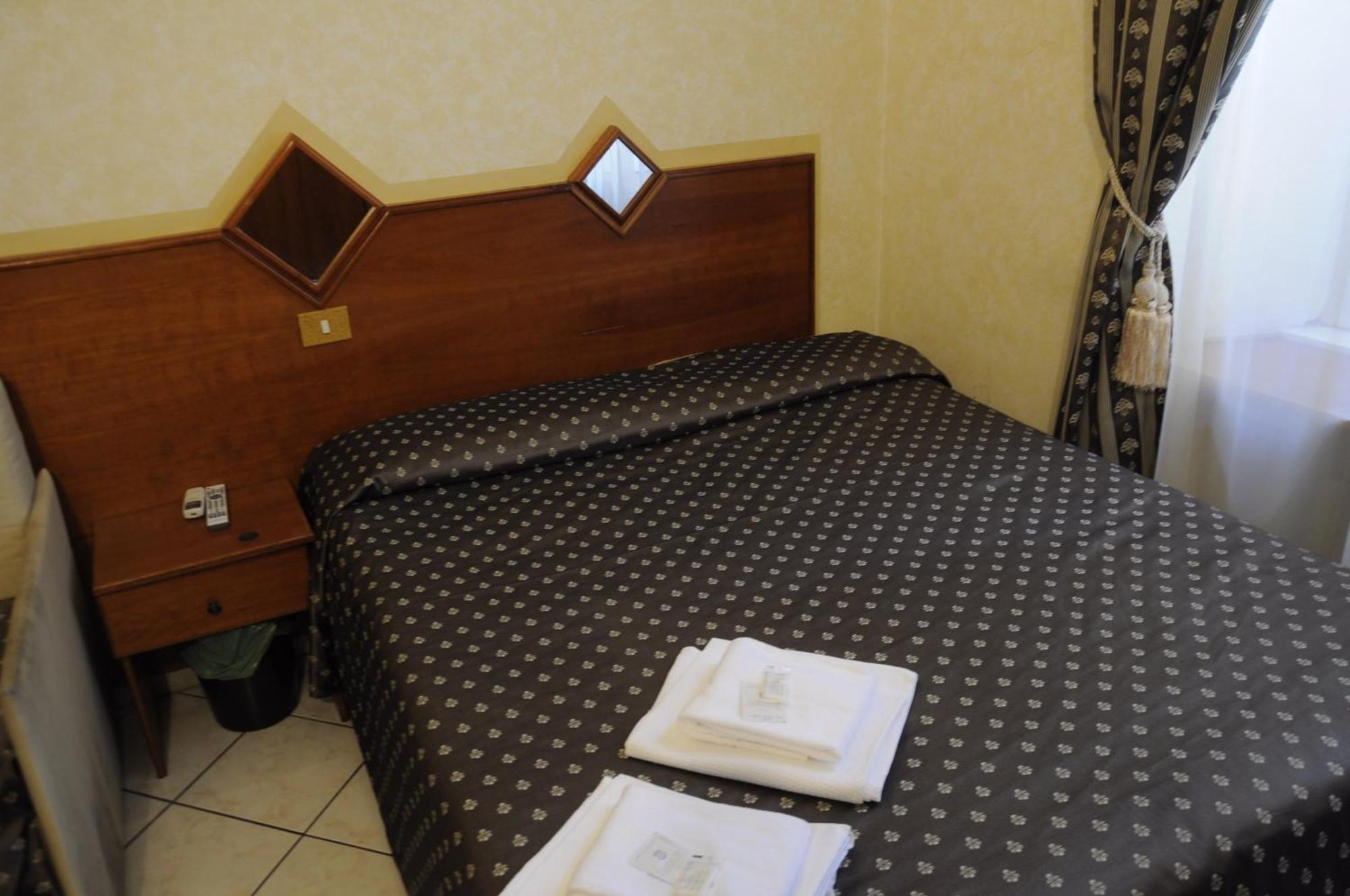 רומא Hotel Farini חדר תמונה