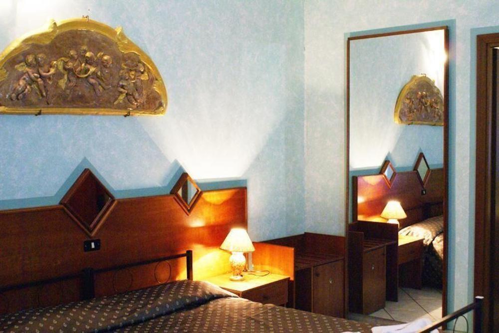 רומא Hotel Farini מראה חיצוני תמונה
