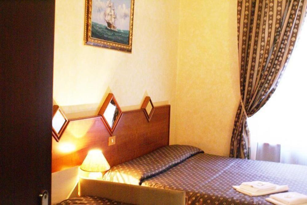 רומא Hotel Farini מראה חיצוני תמונה