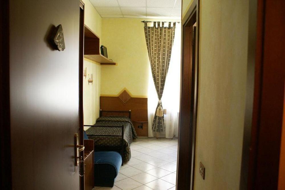 רומא Hotel Farini מראה חיצוני תמונה