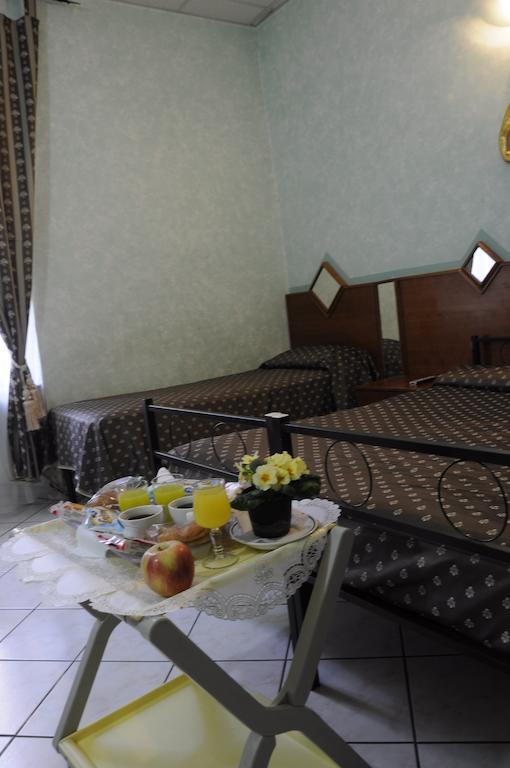 רומא Hotel Farini מראה חיצוני תמונה