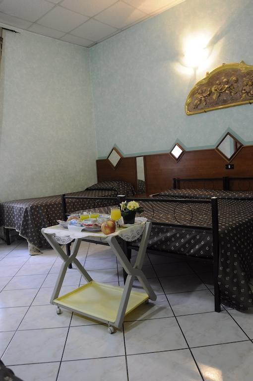 רומא Hotel Farini מראה חיצוני תמונה