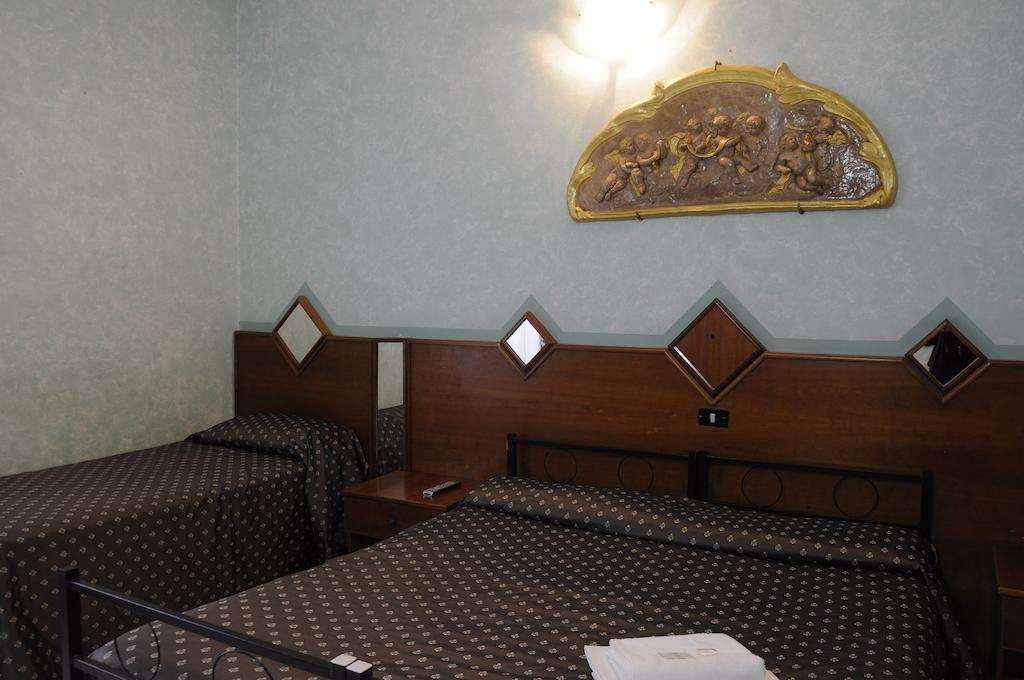 רומא Hotel Farini מראה חיצוני תמונה